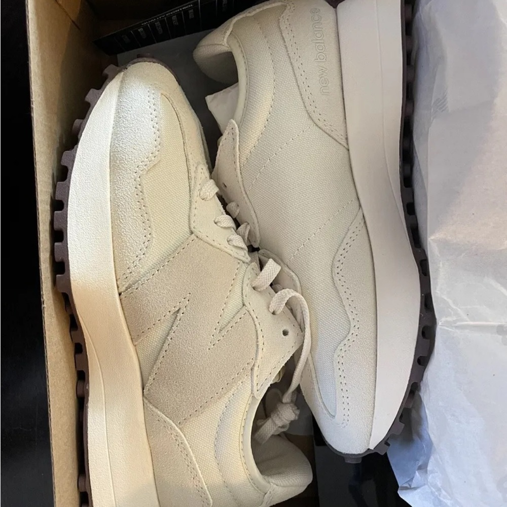 New Balance 327 ‘beige sea salt’ women’s 5.5 - Picture 1 of 3